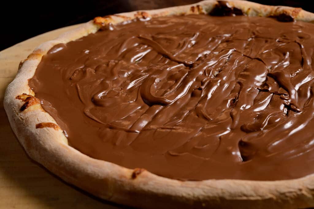 Pizza de chocolate con crema de cacao y avellanas - BioChoc